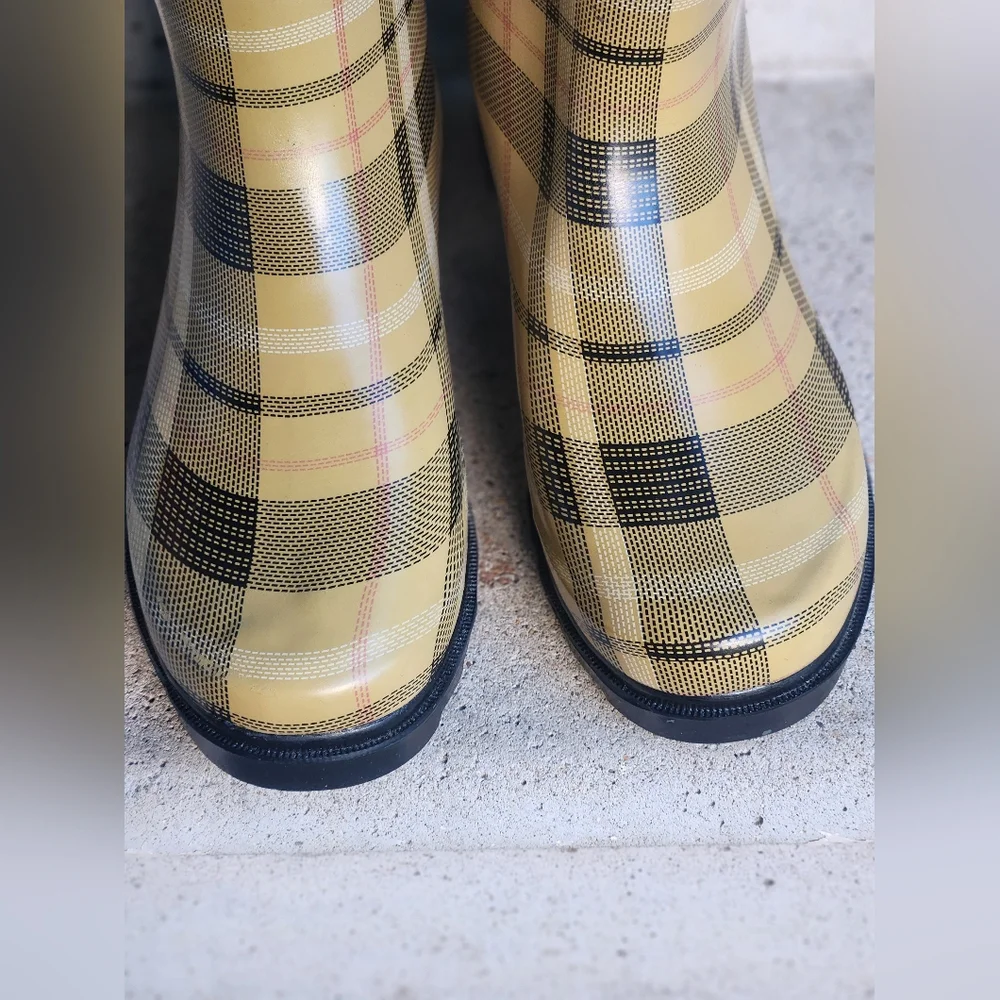 NWT HENRY FERRERA Women's Plaid Rain Boots  Stylish rain boots. Size 9. - Picture 7 of 8
